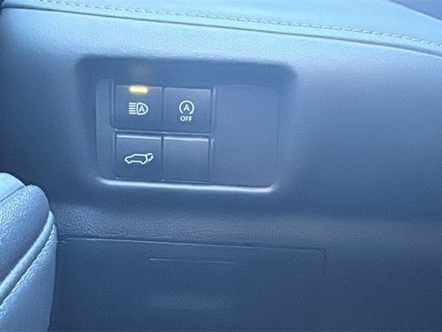 Used 2024 Toyota Highlander LE image 17