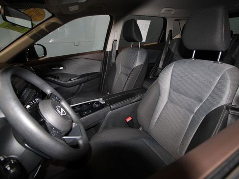 Used 2023 Nissan Rogue SV image 4