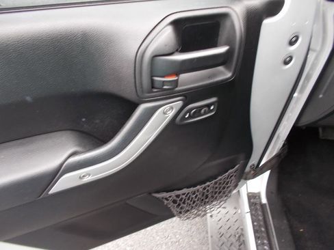 Used 2012 Jeep Wrangler Unlimited Sahara w/ Trailer Tow Group image 29