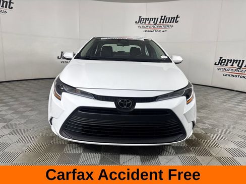 Used 2025 Toyota Corolla LE FWD image 3