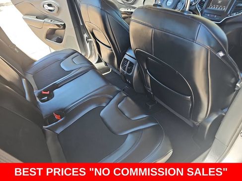 Used 2021 Jeep Cherokee Latitude Plus FWD image 11