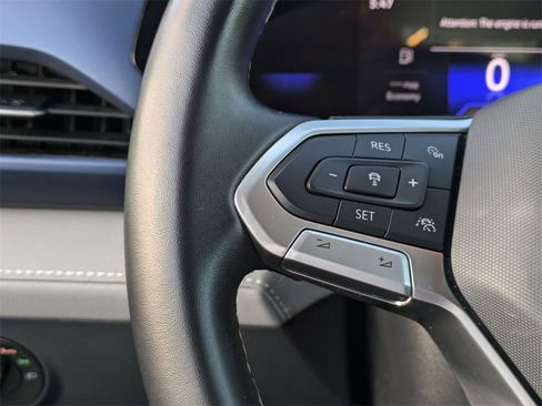 Used 2024 Volkswagen Taos SE image 19