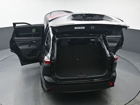 Used 2023 Toyota Highlander XLE image 46