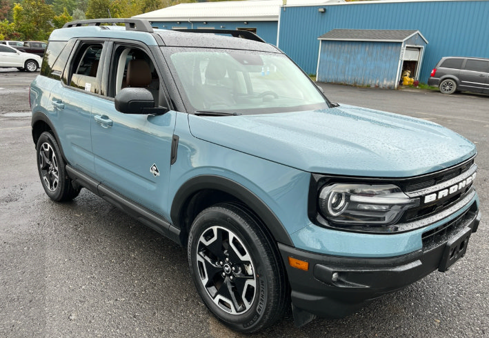 Used 2023 Ford Bronco Sport Outer Banks w/ Tech Package AWD/4WD image 3