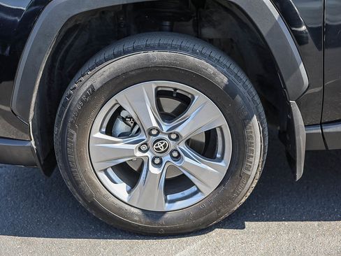 Used 2025 Toyota RAV4 XLE FWD image 29