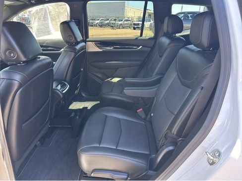 Certified 2025 Cadillac XT6 Premium Luxury w/ Technology Package FWD image 18