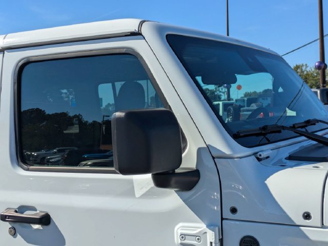 Used 2025 Jeep Wrangler Unlimited Sahara AWD/4WD image 16