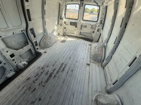 Used 2016 Chevrolet Express 2500 image 31