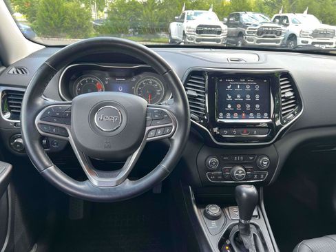 Used 2021 Jeep Cherokee Limited w/ Mopar Interior Package AWD/4WD image 20