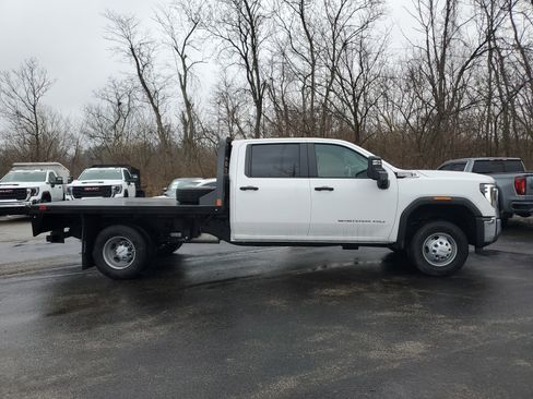 New 2025 GMC Sierra 3500 Pro w/ Convenience Package AWD/4WD image 3