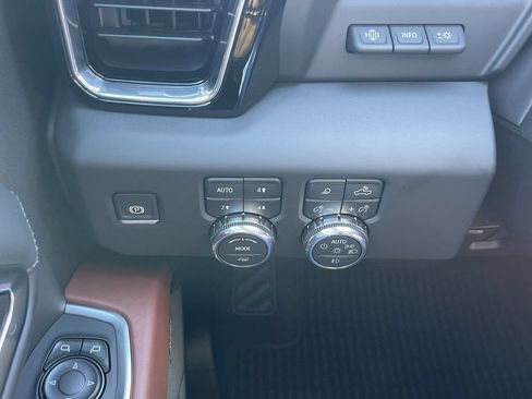 New 2026 GMC Sierra 3500 Denali Ultimate AWD/4WD image 18