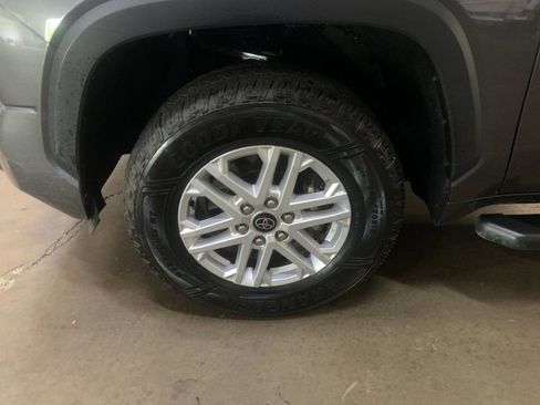 Used 2022 Toyota Tundra SR5 w/ SR5 Convenience Package AWD/4WD image 31