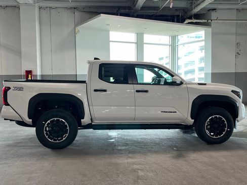 New 2026 Toyota Tacoma TRD Off-Road AWD/4WD image 11