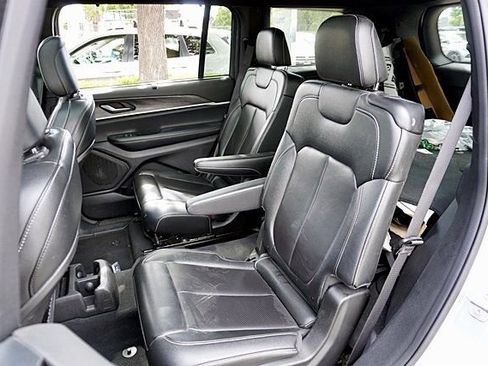 Used 2024 Jeep Grand Cherokee L Limited w/ Luxury Tech Group II AWD/4WD image 17