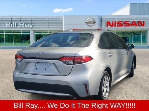 Used 2022 Toyota Corolla LE image 4