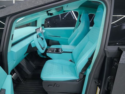 Used 2025 Tesla Cybertruck AWD Crew Cab image 25