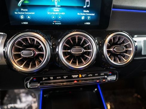 Certified 2022 Mercedes-Benz GLB 250 4MATIC image 21