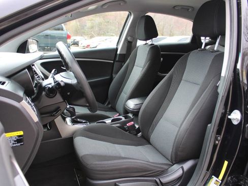 Used 2017 Hyundai Elantra GT FWD image 23