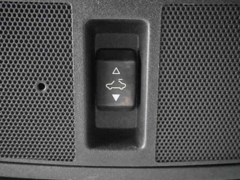 Used 2018 INFINITI Q60 3.0t Luxe RWD image 24
