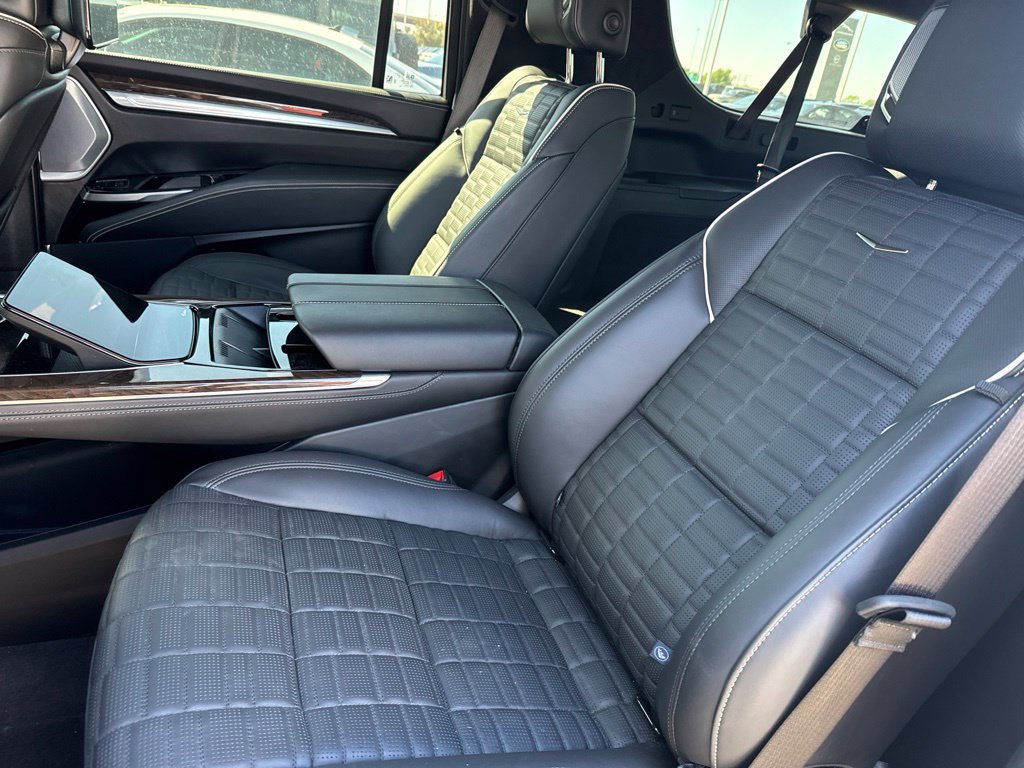 Used 2025 Cadillac Escalade ESV Sport Platinum AWD/4WD image 7