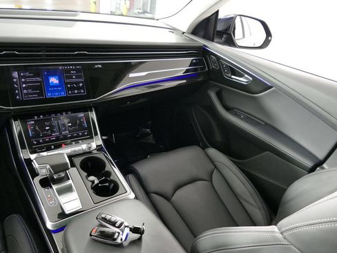 Used 2024 Audi Q8 Prestige AWD/4WD image 25