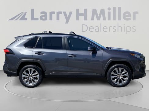 Used 2020 Toyota RAV4 XLE Premium AWD/4WD image 4
