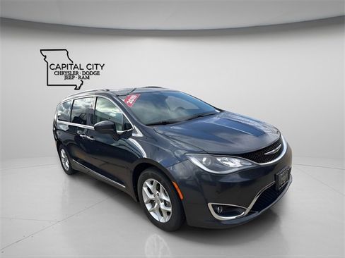 Used 2019 Chrysler Pacifica Touring-L Plus w/ Advanced Safetytec Group image 3