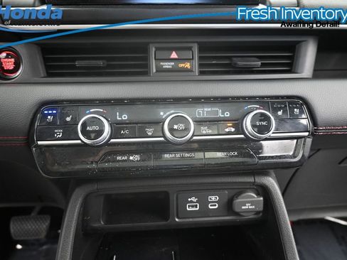 Used 2025 Honda Pilot Black Edition image 30