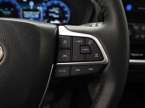 Used 2025 Toyota Grand Highlander AWD image 29