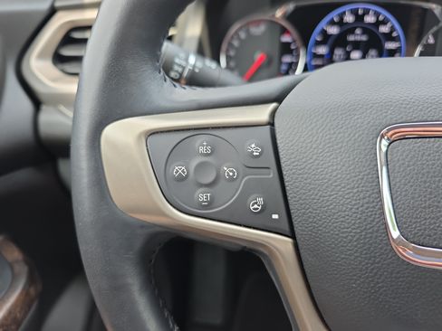 Used 2022 GMC Acadia Denali w/ Denali Ultimate Package FWD image 20