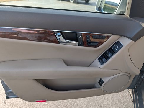 Used 2011 Mercedes-Benz C 300 Luxury image 17