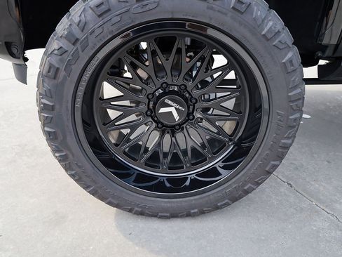 Used 2025 GMC Sierra 3500 AT4 w/ AT4 Premium Plus Package image 10