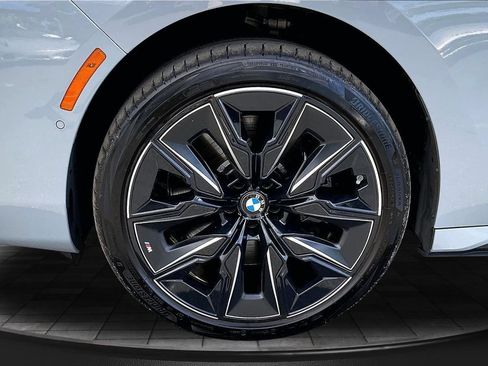 Used 2023 BMW 760i xDrive AWD/4WD image 35