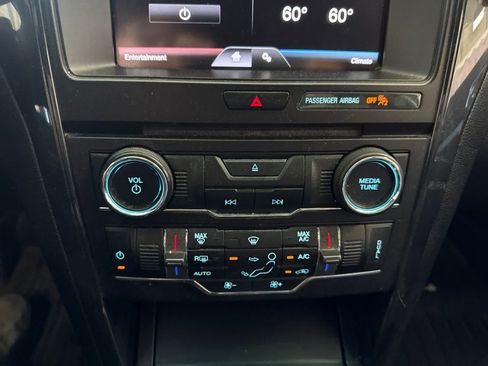 Used 2016 Ford Explorer XLT w/ Equipment Group 201A AWD/4WD image 28