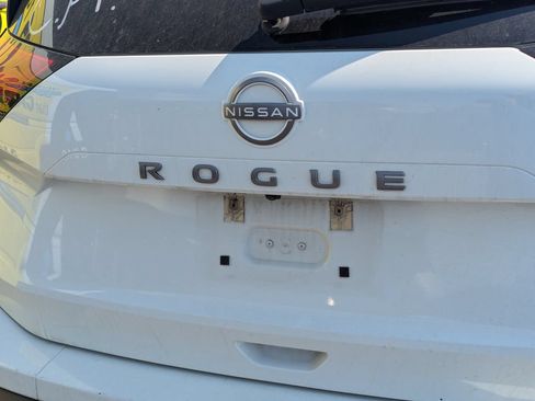 Used 2024 Nissan Rogue S FWD image 5