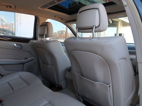 Used 2014 Mercedes-Benz E 350 Sedan w/ Premium 1 Package image 36