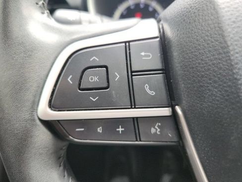 Used 2022 Toyota Highlander XSE FWD image 41