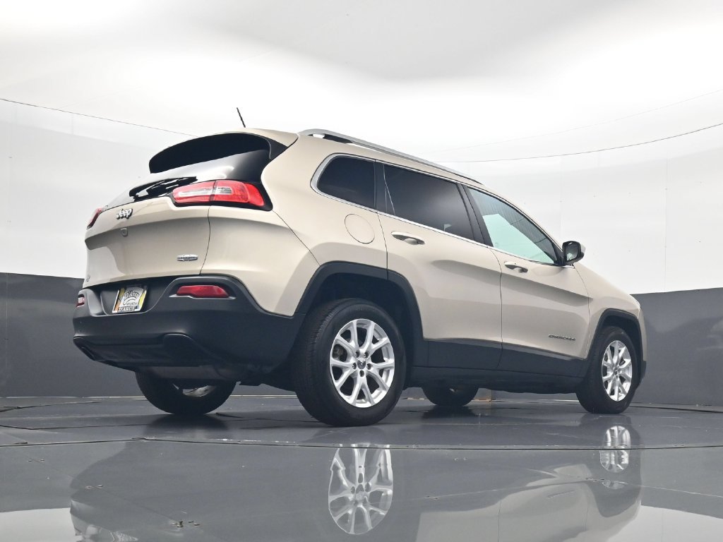 Used 2015 Jeep Cherokee Latitude w/ Comfort/Convenience Group FWD image 26