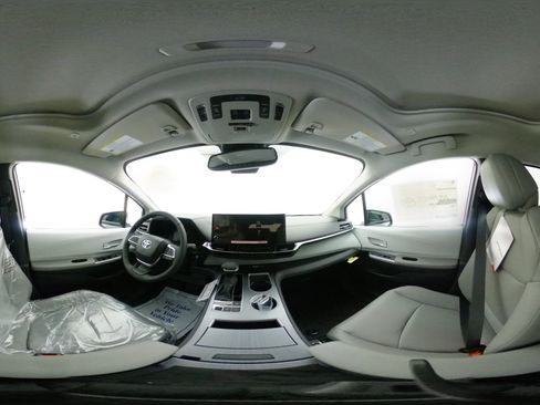 New 2026 Toyota Sienna XLE image 66