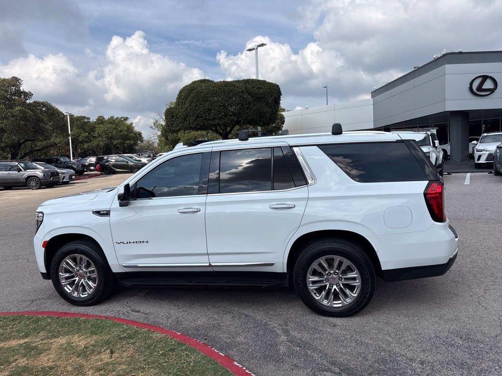 Used 2021 GMC Yukon SLT w/ SLT Premium Package RWD image 2