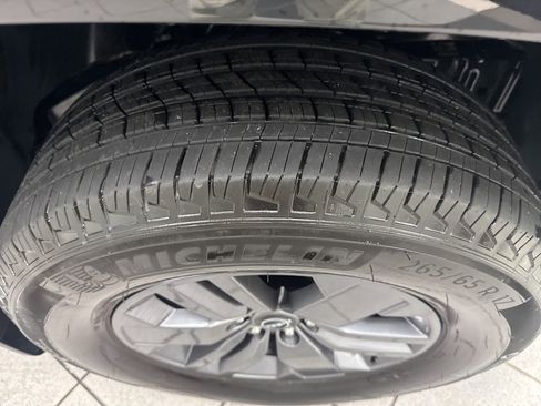 Used 2025 Nissan Frontier SV image 24