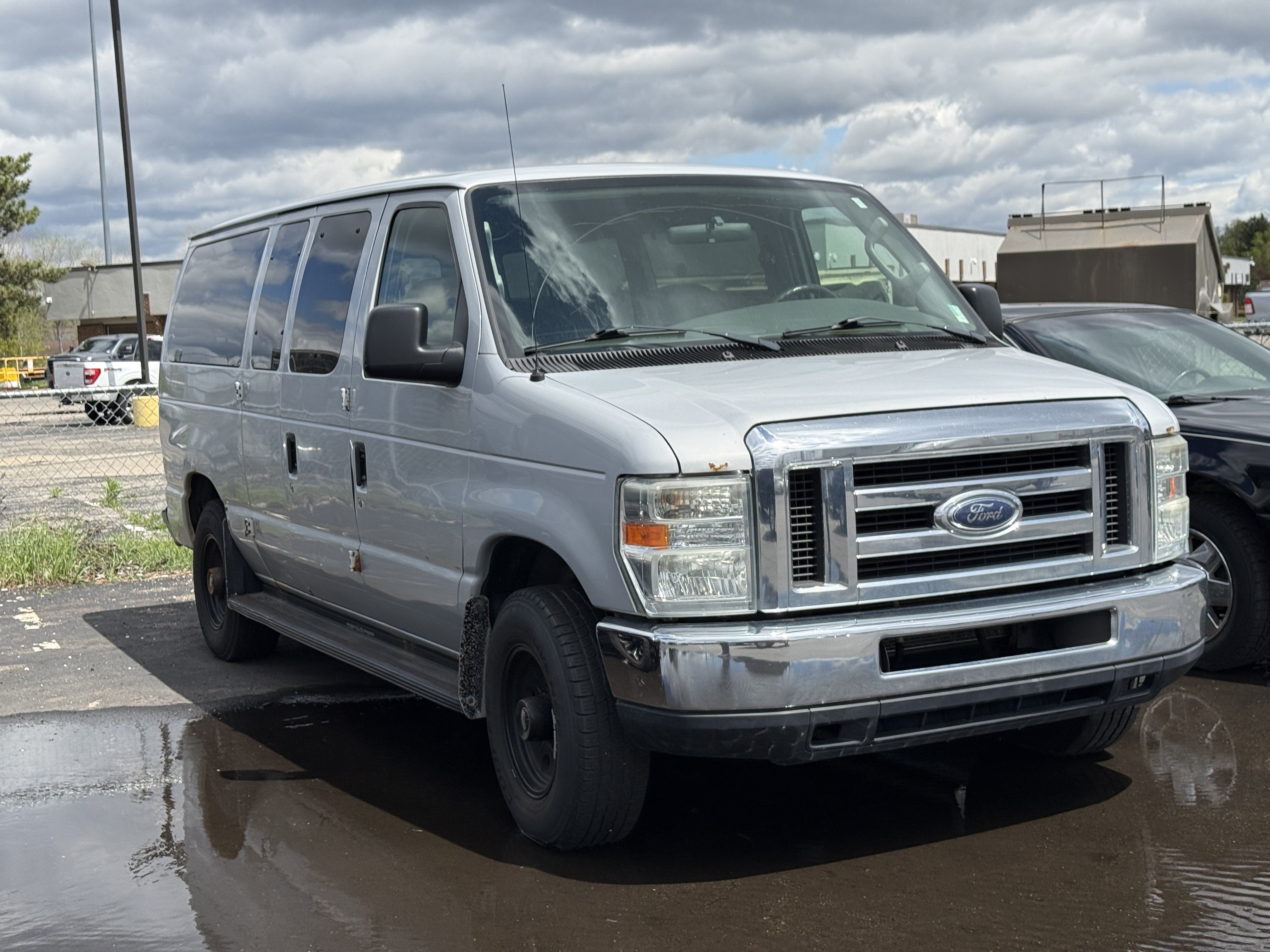 Used 2008 Ford E-150 and Econoline 150 Wagon RWD image 5