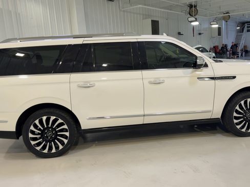 Used 2022 Lincoln Navigator L Black Label AWD/4WD image 2
