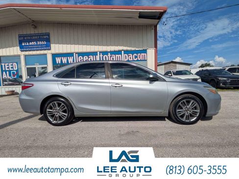 Used 2015 Toyota Camry SE FWD image 2