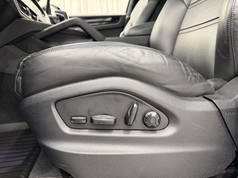 Certified 2023 Porsche Cayenne AWD/4WD image 32