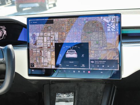 Used 2022 Tesla Model X Plaid image 15