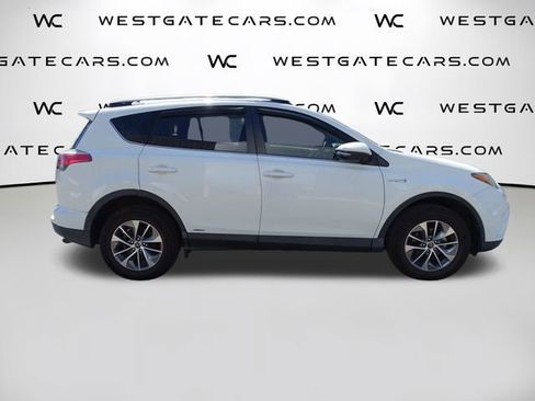 Used 2018 Toyota RAV4 LE image 13