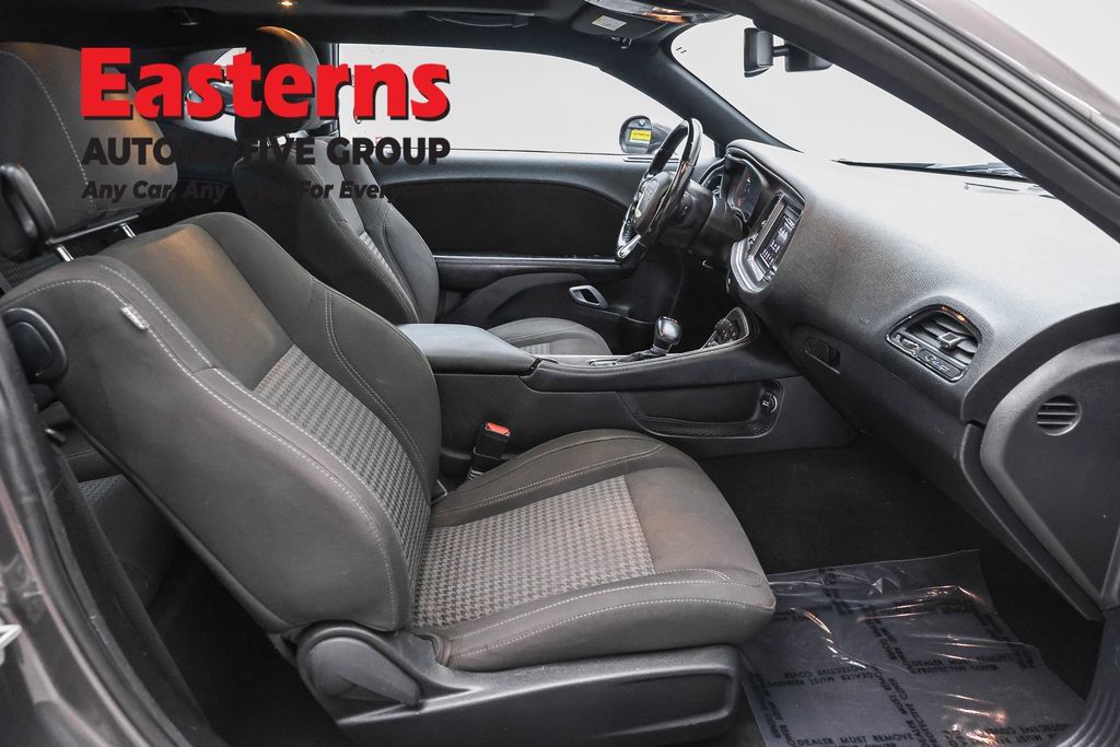 Used 2022 Dodge Challenger SXT w/ Driver Convenience Group RWD image 22