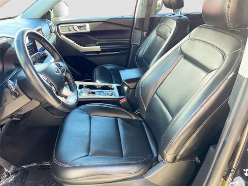 Used 2022 Ford Explorer XLT w/ Equipment Group 202A image 20