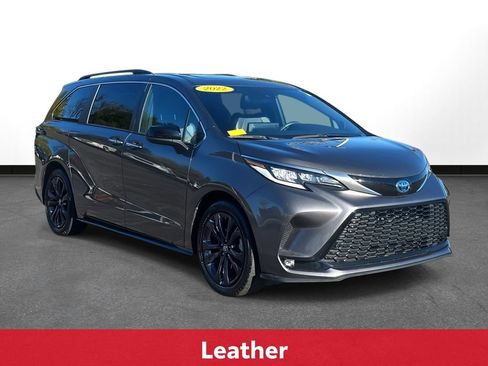 Certified 2022 Toyota Sienna XSE image 4